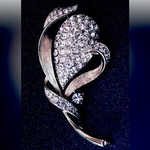 Vintage Lisner Silvertone, and rhinestone brooch